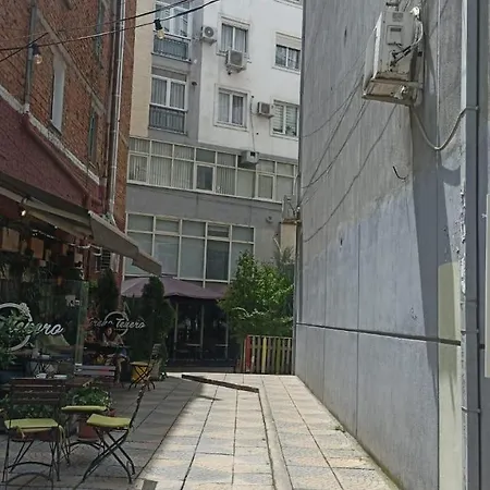 Centrally Located Glamorous Bright Near Bazaar Lejlighed