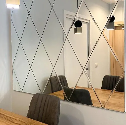 Centrally Located Glamorous Bright Near Bazaar 地拉那