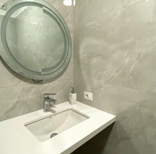 公寓 Centrally Located Glamorous Bright Near Bazaar 地拉那