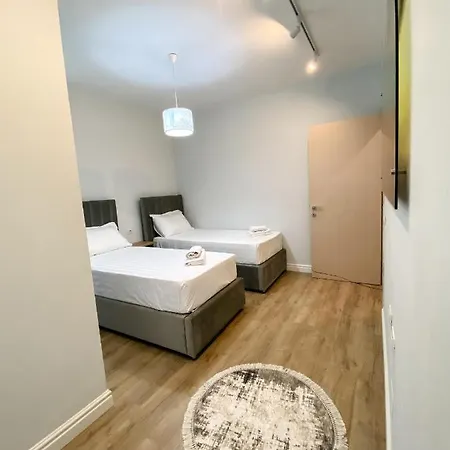 Centrally Located Glamorous Bright Near Bazaar Apartment *