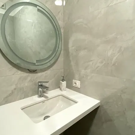 아파트 Centrally Located Glamorous Bright Near Bazaar 티라나