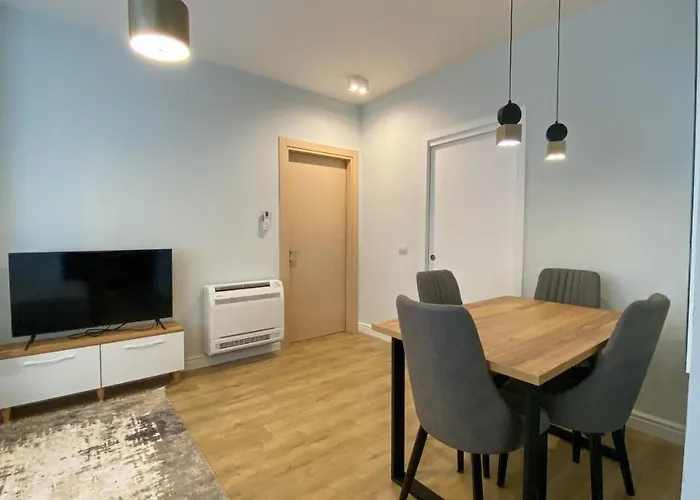 Centrally Located Glamorous Bright Near Bazaar Apartamento Tirana